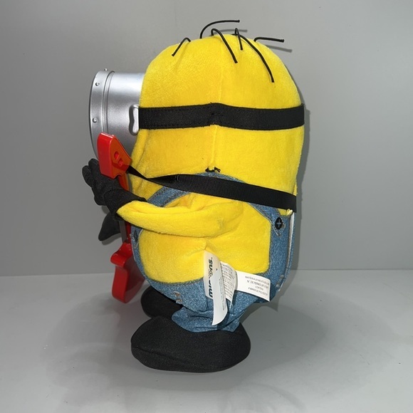 Minions Despicable Me animated toy guitar playing musical Rock n Roll Stuart. - Picture 3 of 9